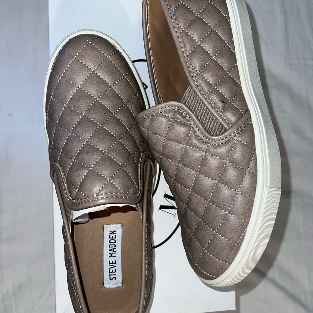Steve Madden - Picture 2 of 3